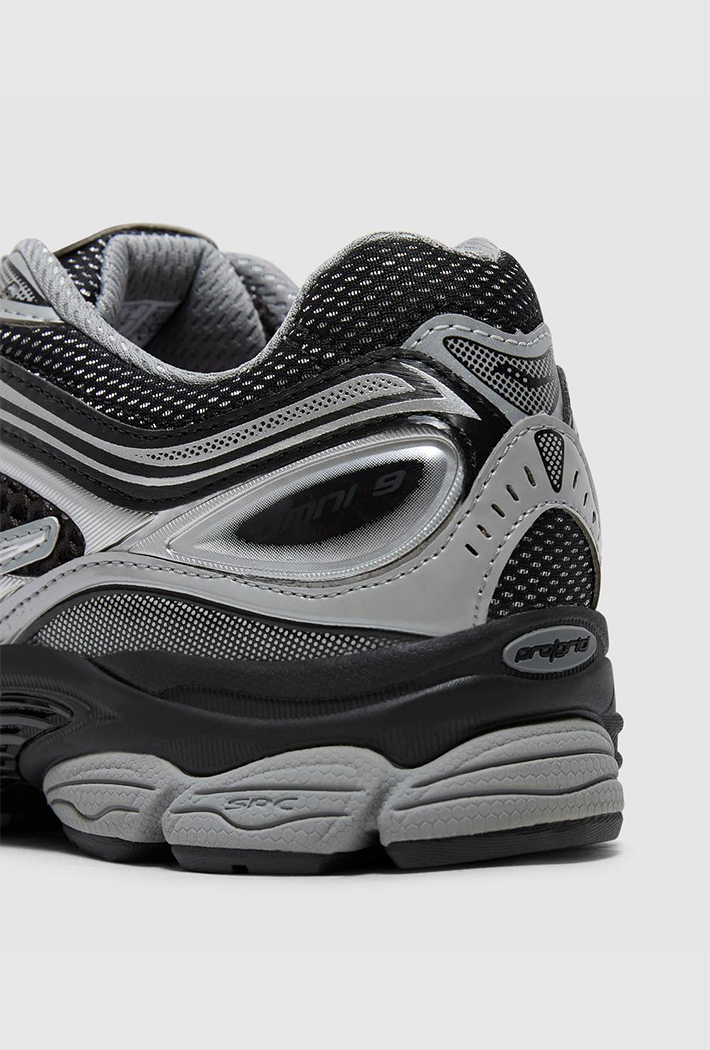 Saucony ProGrid Omni 9 OG Trainers